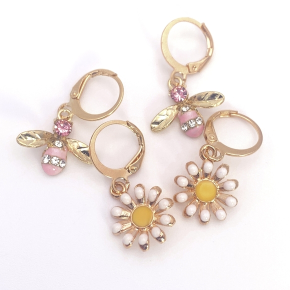 !Special 2 Pairs! Bumble Bee and Flower Earrings - Picture 6 of 6